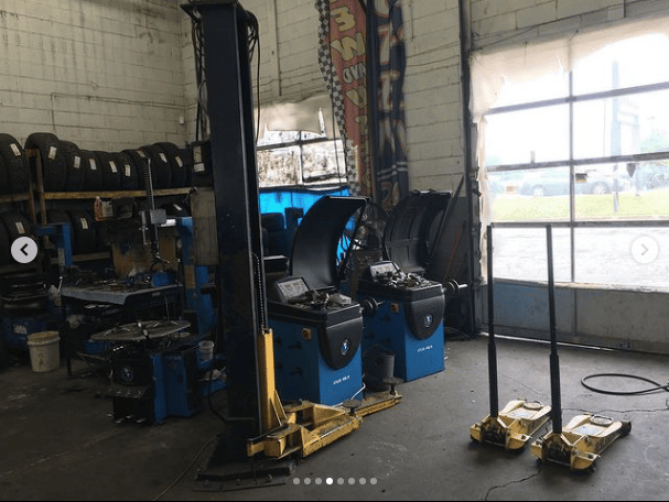 Tire mounting service